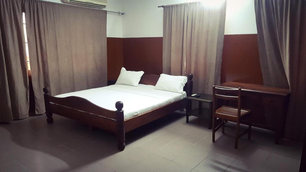 Academia Hotel Ломе Екстер'єр фото